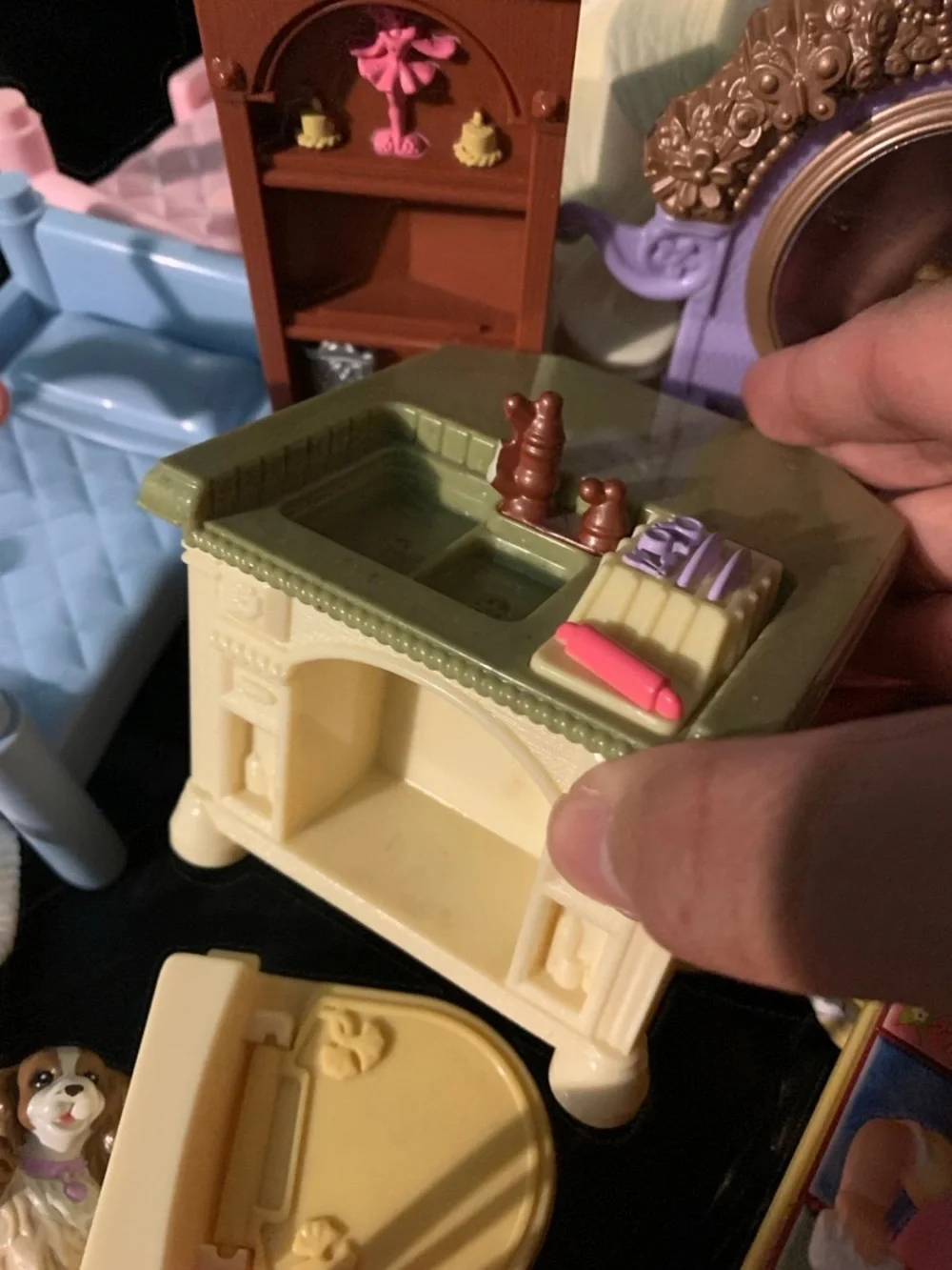 Vtg Fisher Price Loving Family Doll House Lot Furniture Bed Kitchen Characters